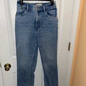 Abercrombie 90’s Straight High-Rise Jeans